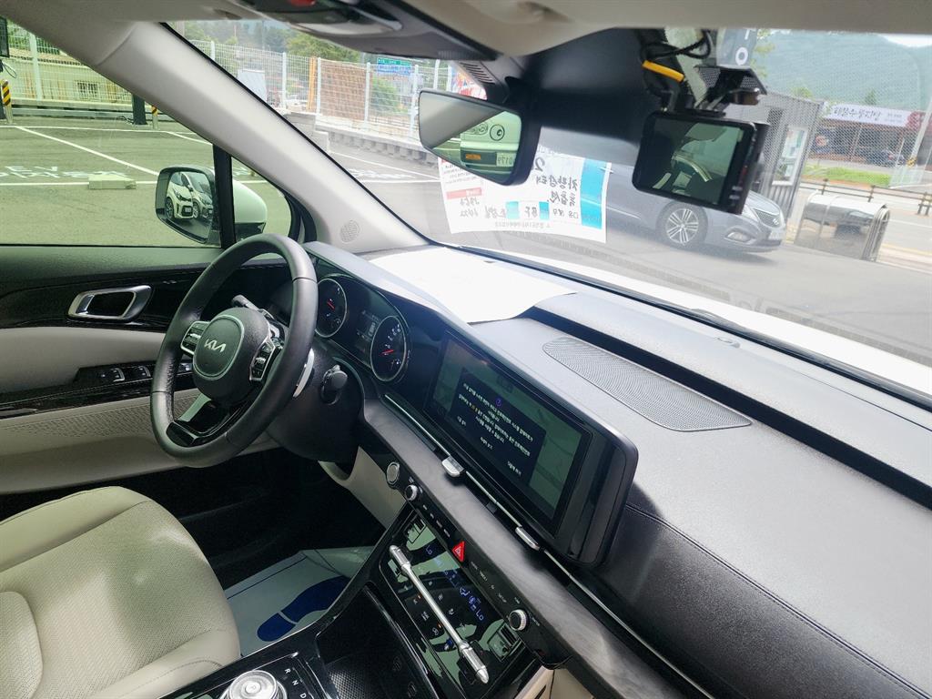 KIA Carnival - Vista 11