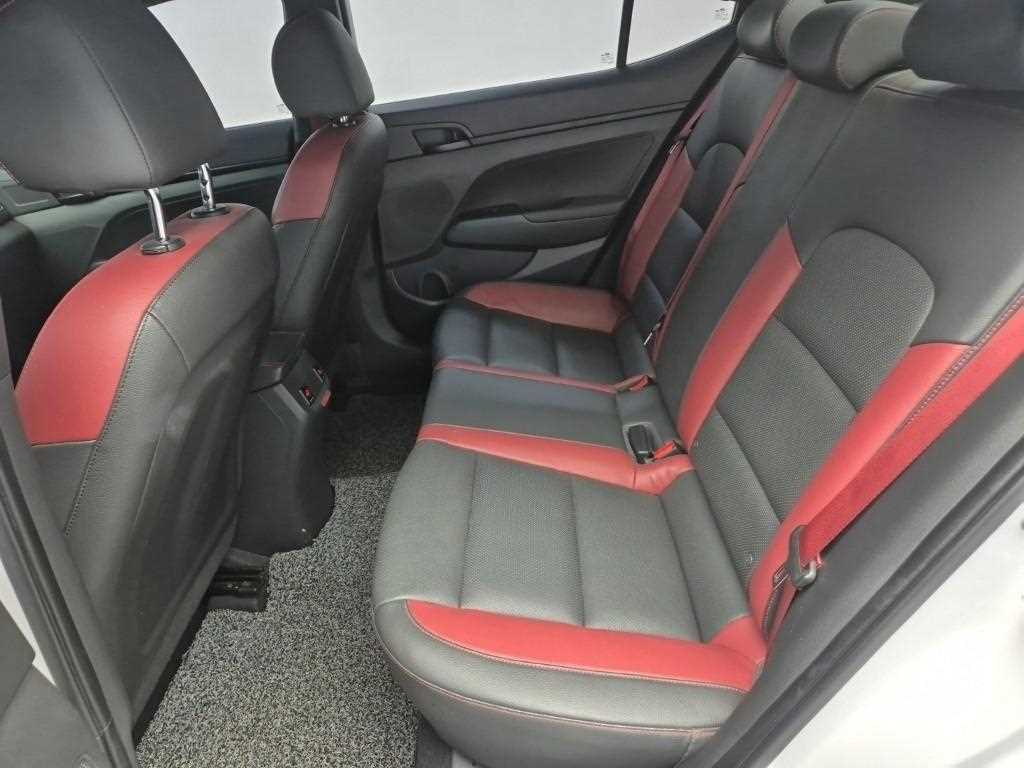 HYUNDAI Avante - Vista 12
