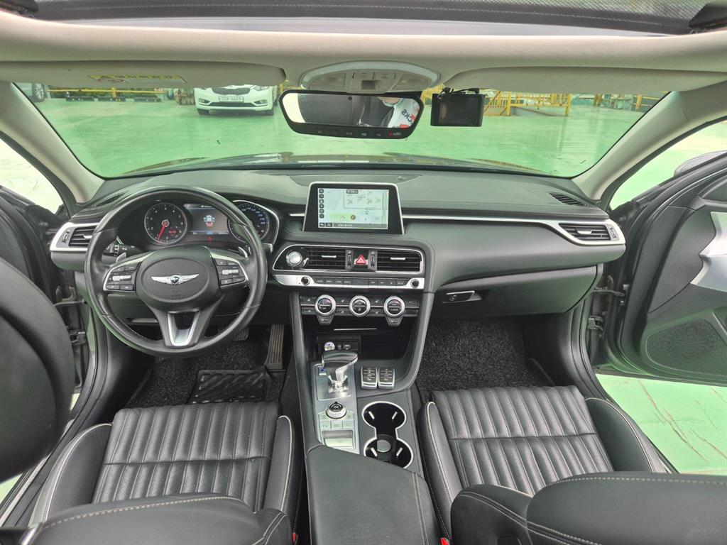 Genesis G70 - Vista 5