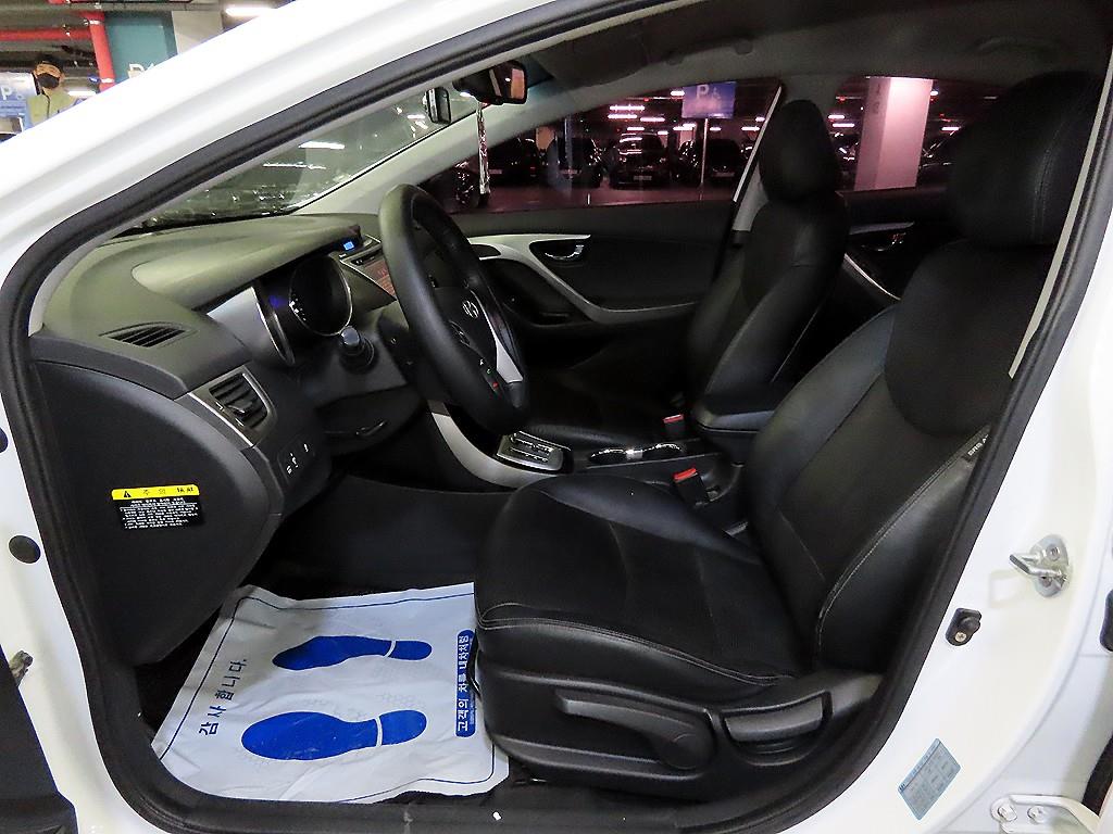 HYUNDAI Avante - Vista 6