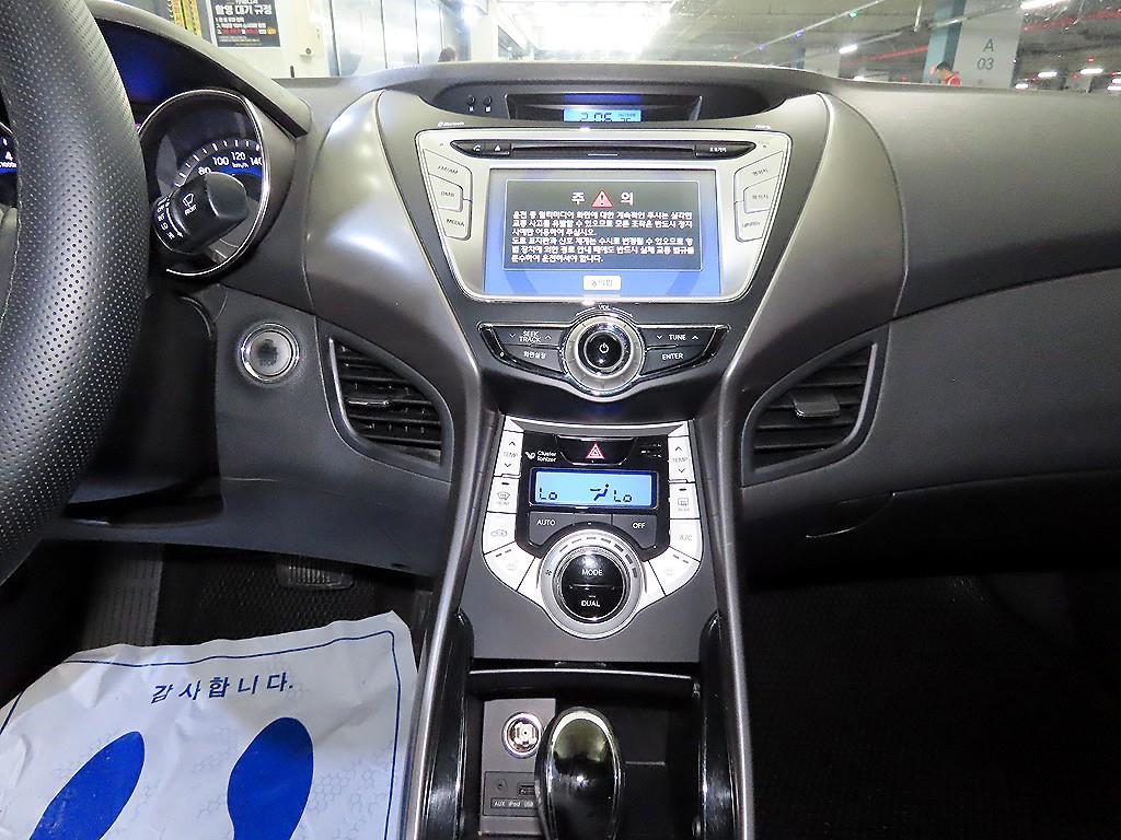 HYUNDAI Avante - Vista 11