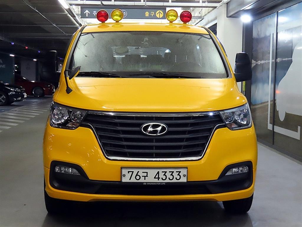 HYUNDAI Starex - Vista 2