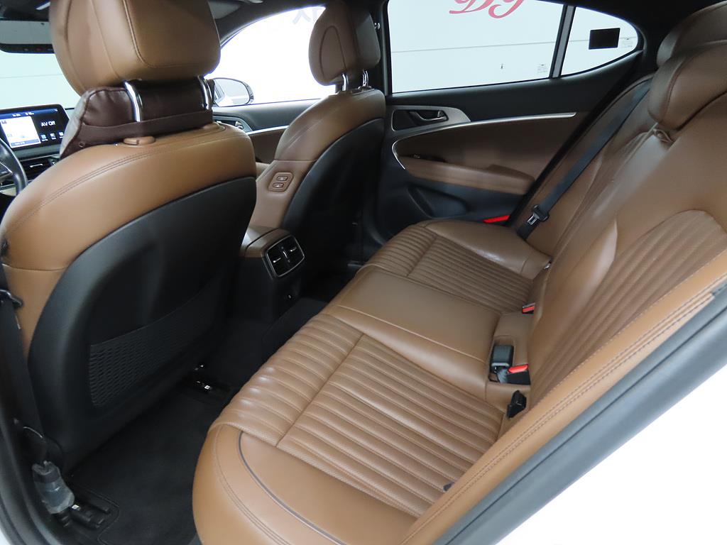 Genesis G70 - Vista 6