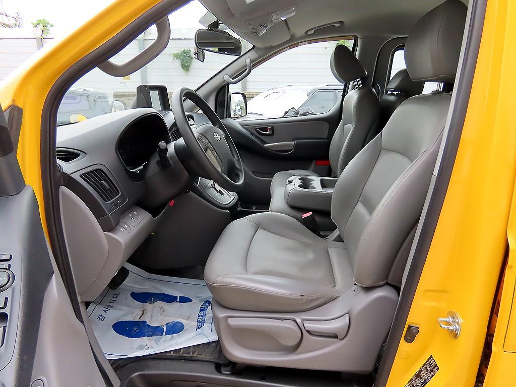 HYUNDAI Starex - Vista 5