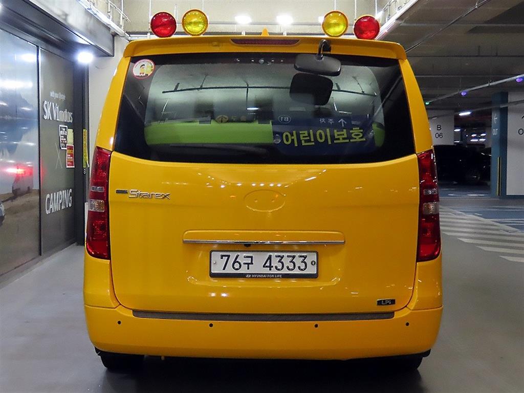 HYUNDAI Starex - Vista 5