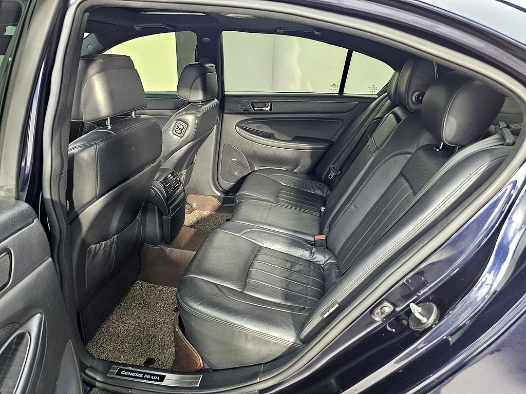 HYUNDAI Genesis - Vista 9