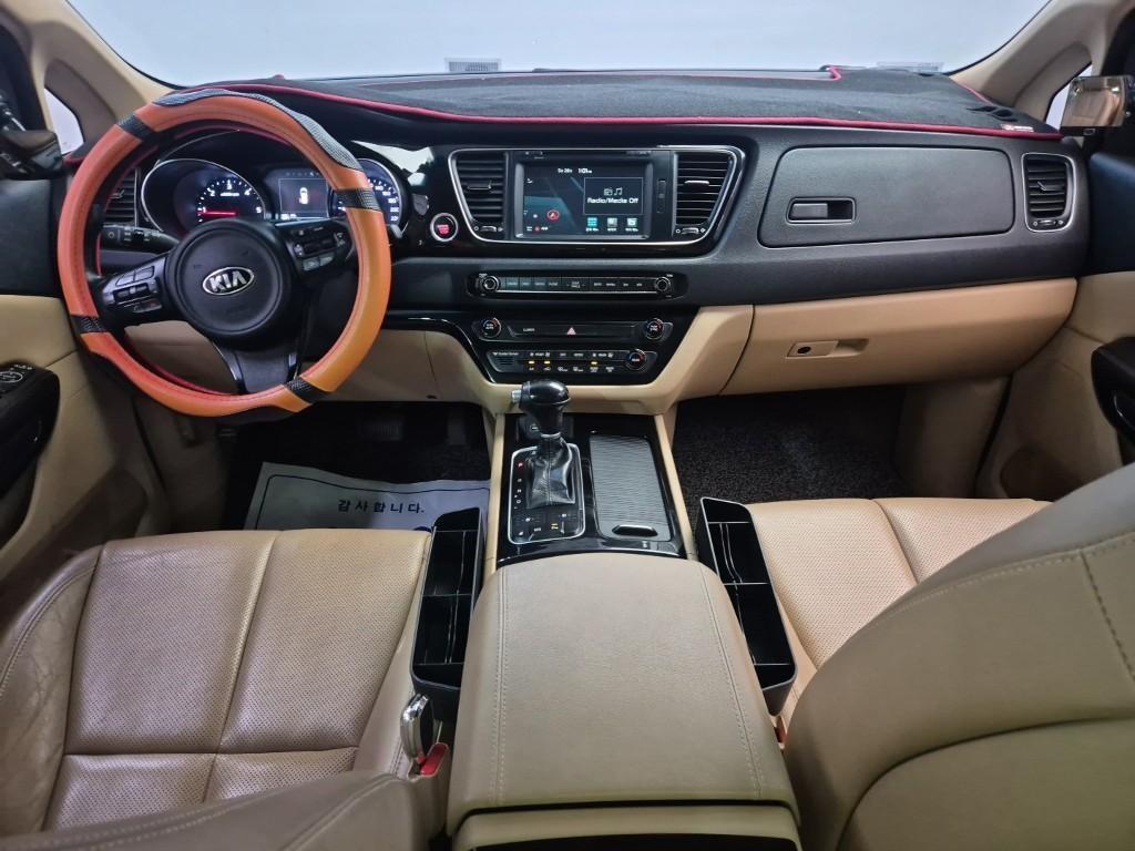 KIA Carnival - Vista 7