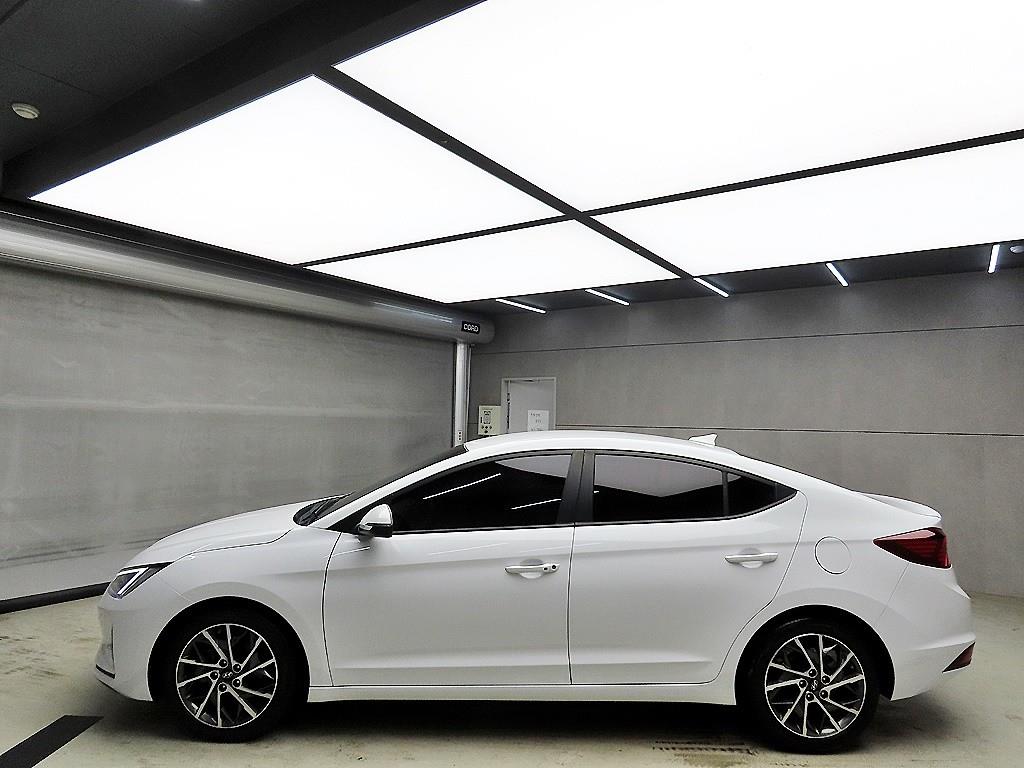 HYUNDAI Avante - Vista 4