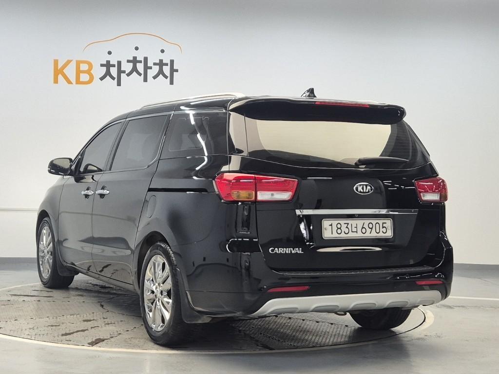 KIA Carnival - Vista 2