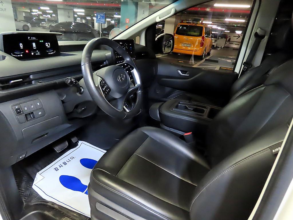 HYUNDAI Staria - Vista 10