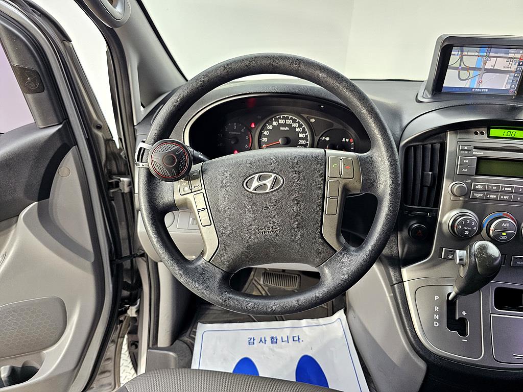 HYUNDAI Starex - Vista 12