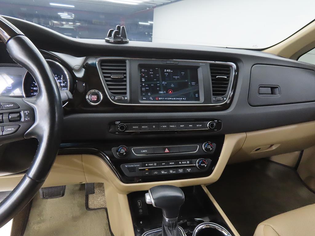 KIA Carnival - Vista 10