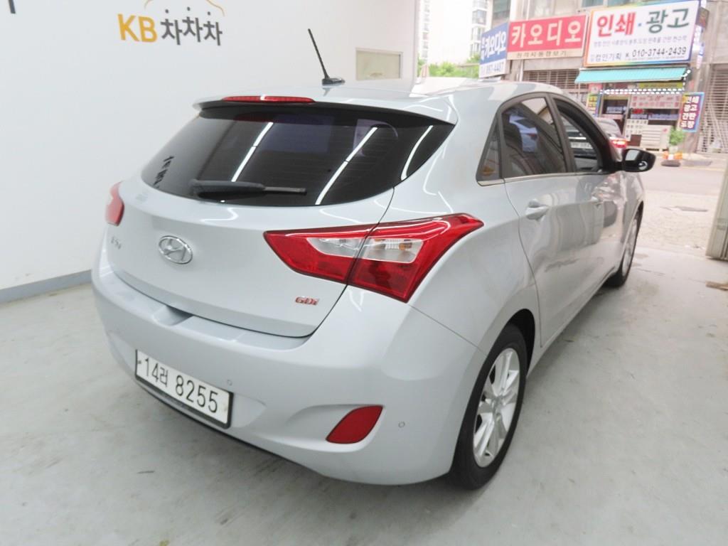 HYUNDAI i30 - Vista 3