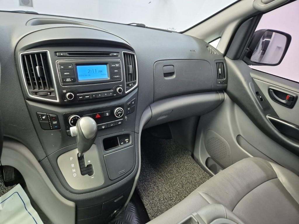 HYUNDAI Starex - Vista 10