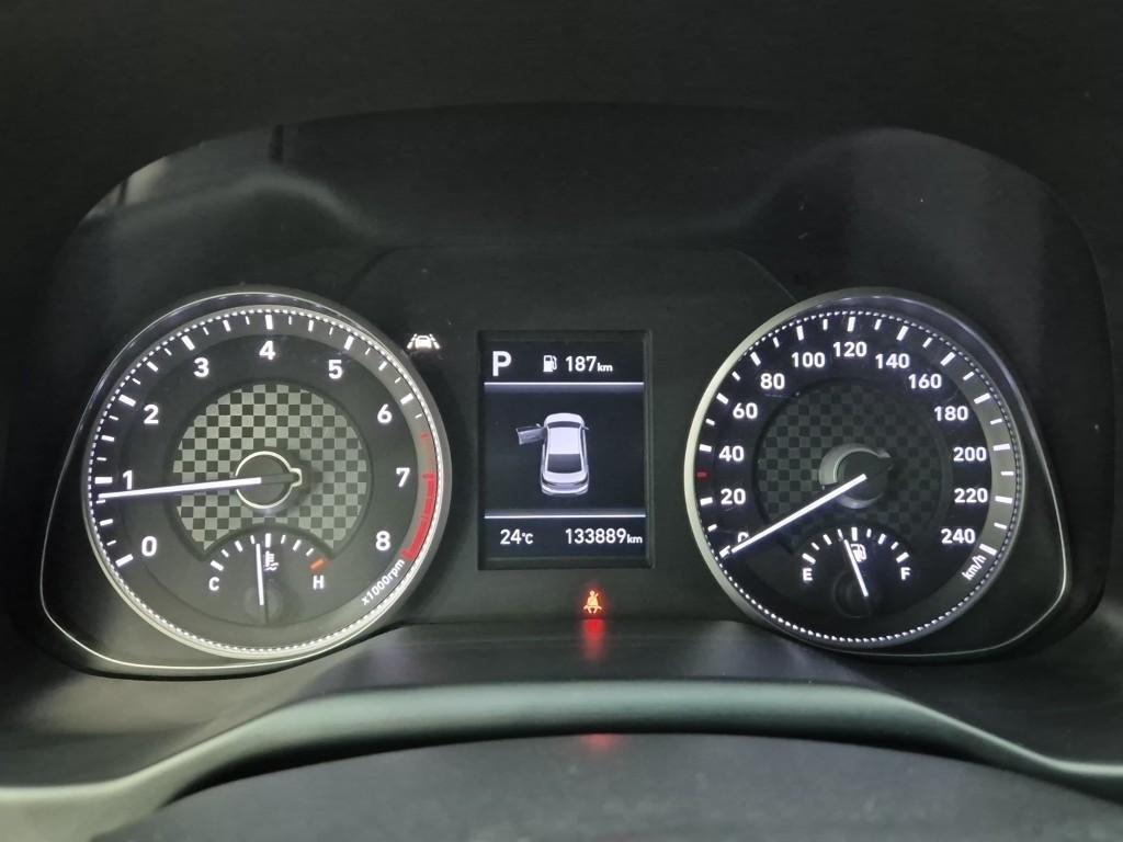 HYUNDAI Avante - Vista 5