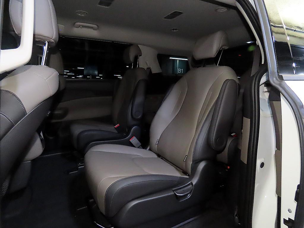 KIA Carnival - Vista 7