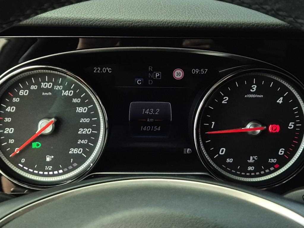 Mercedes Benz E class - Vista 6