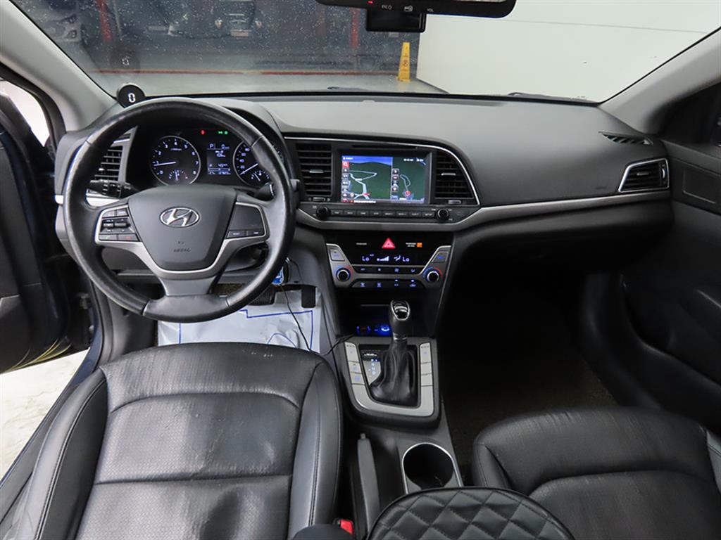 HYUNDAI Avante - Vista 7