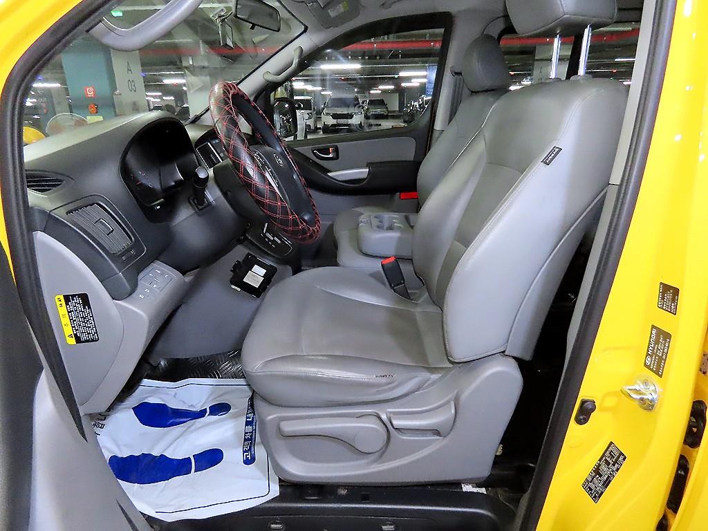 HYUNDAI Starex - Vista 6