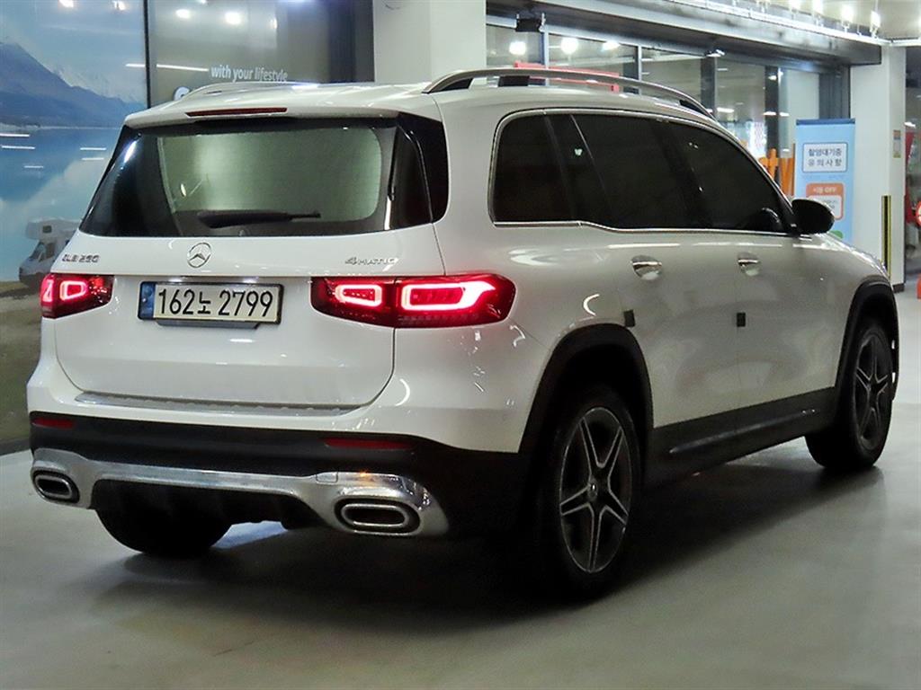 Mercedes Benz GLB Class - Vista 4