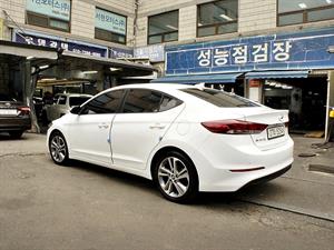 HYUNDAI Avante - Vista 7