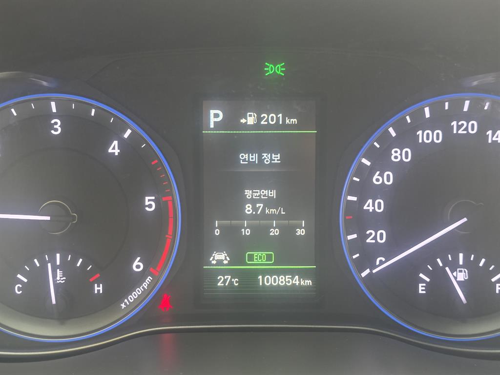 HYUNDAI Kona - Vista 9