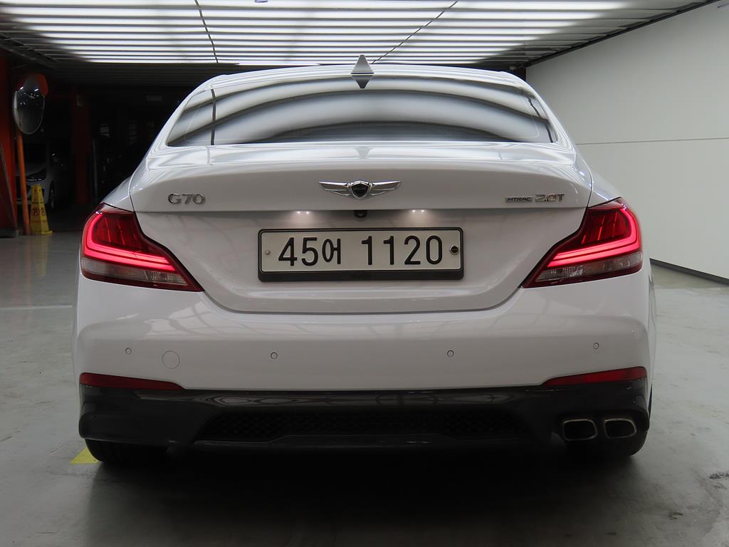 Genesis G70 - Vista 4