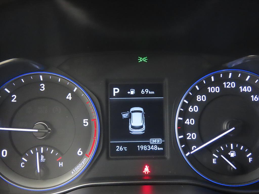 HYUNDAI Kona - Vista 9