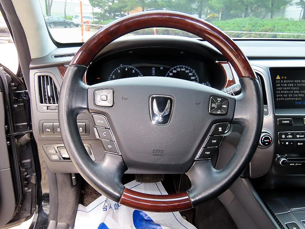 HYUNDAI Equus - Vista 8