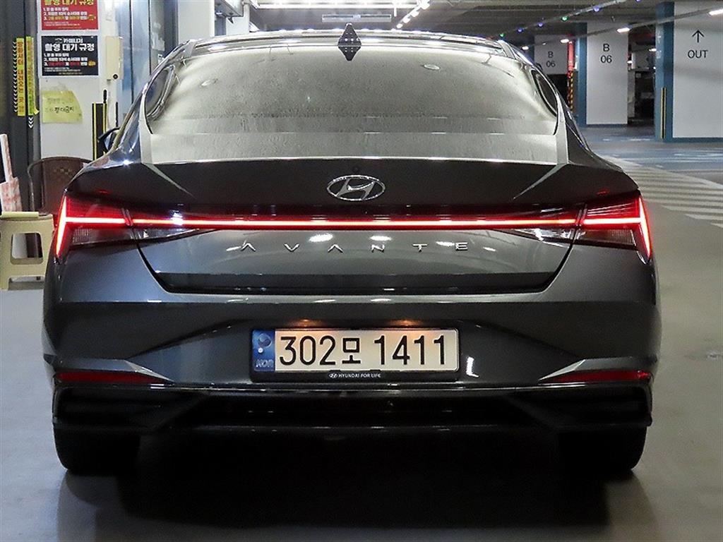 HYUNDAI Avante - Vista 5