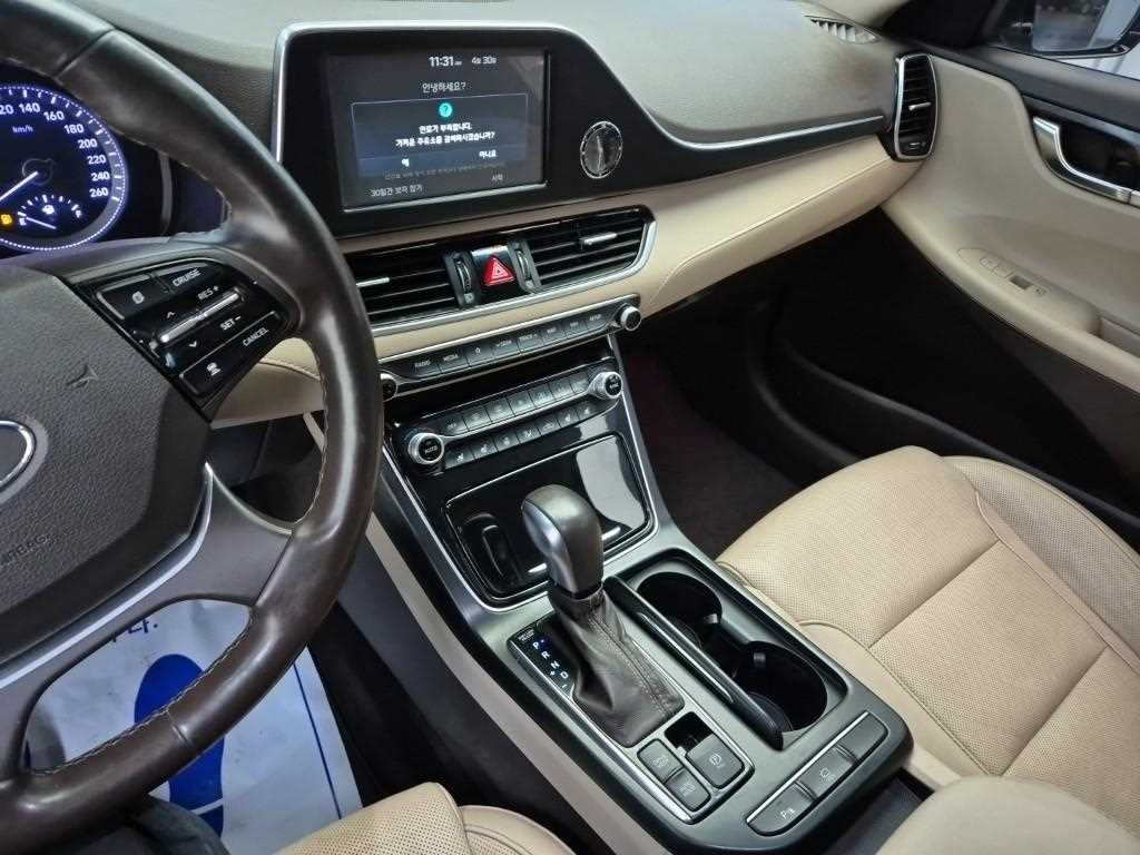 HYUNDAI Grandeur - Vista 10