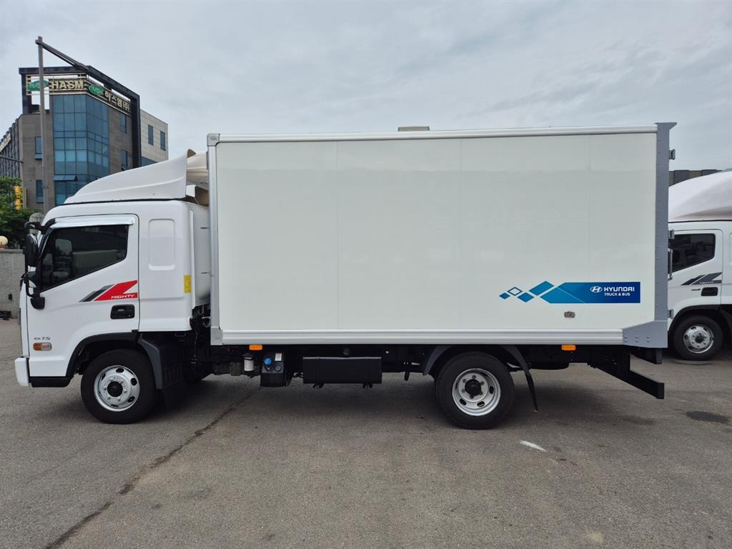 medium and large cargo truck - Vista 4
