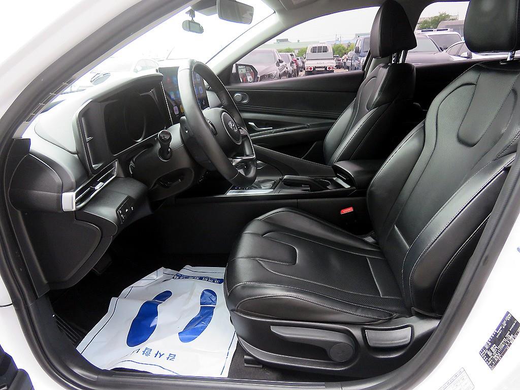 HYUNDAI Avante - Vista 5