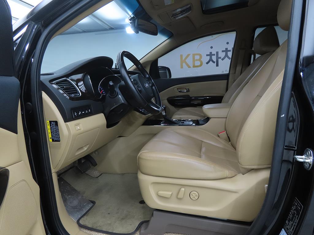 KIA Carnival - Vista 5