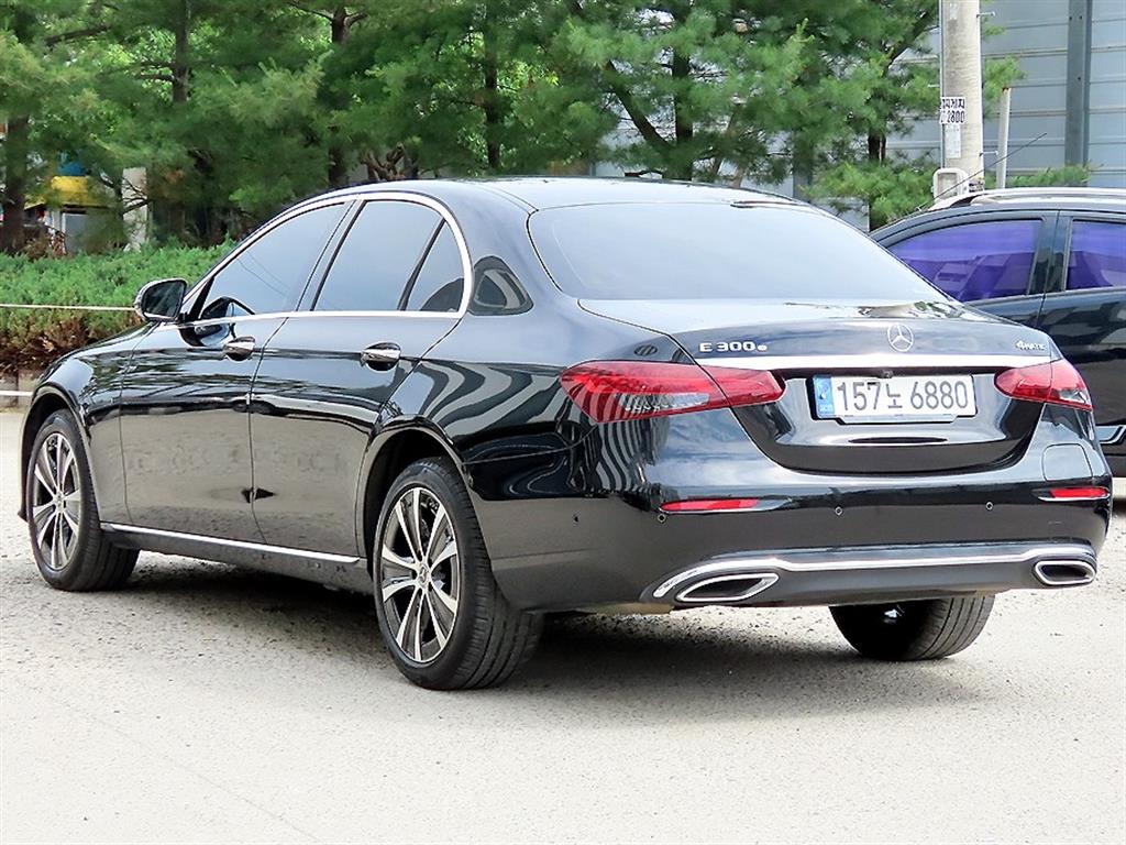 Mercedes Benz E class - Vista 3