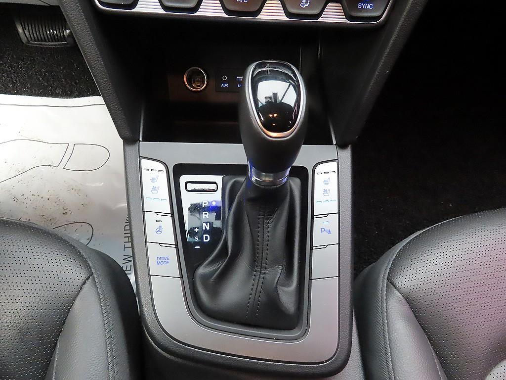 HYUNDAI Avante - Vista 10