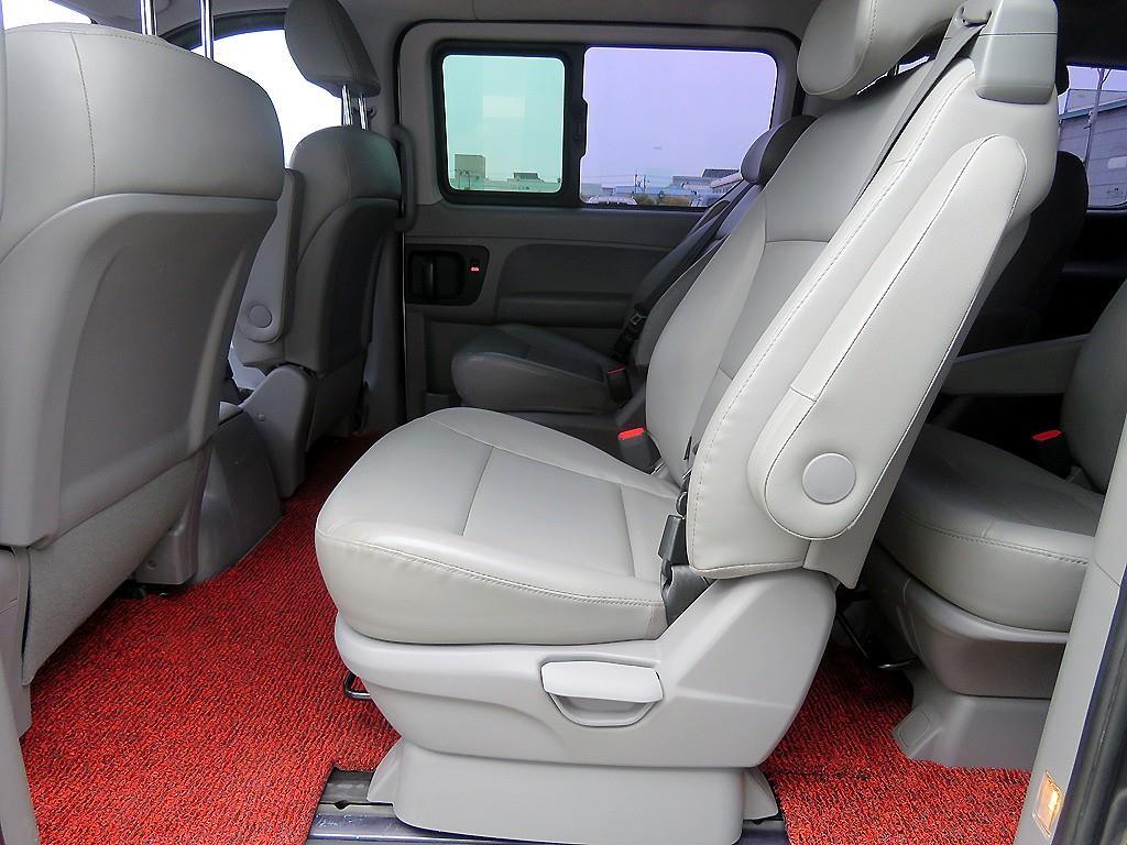 HYUNDAI Starex - Vista 7