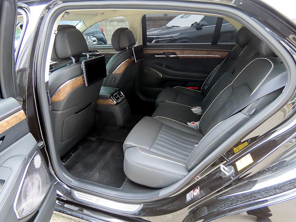 Genesis G90 - Vista 6