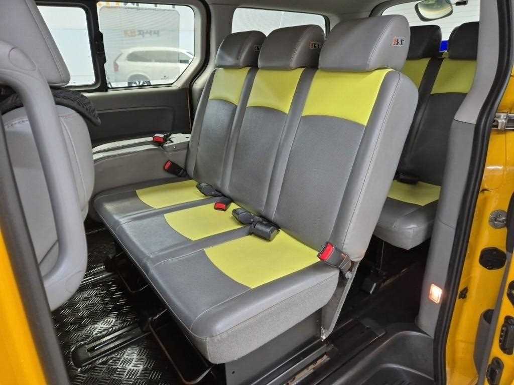 HYUNDAI Starex - Vista 12