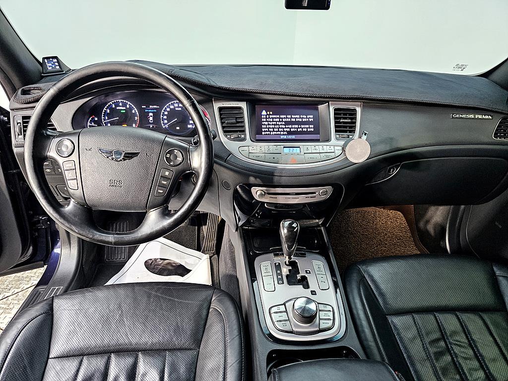 HYUNDAI Genesis - Vista 5