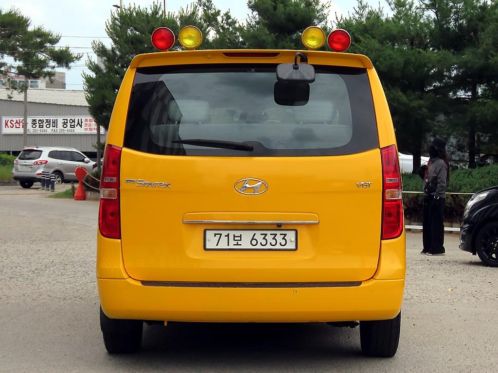 HYUNDAI Starex - Vista 4