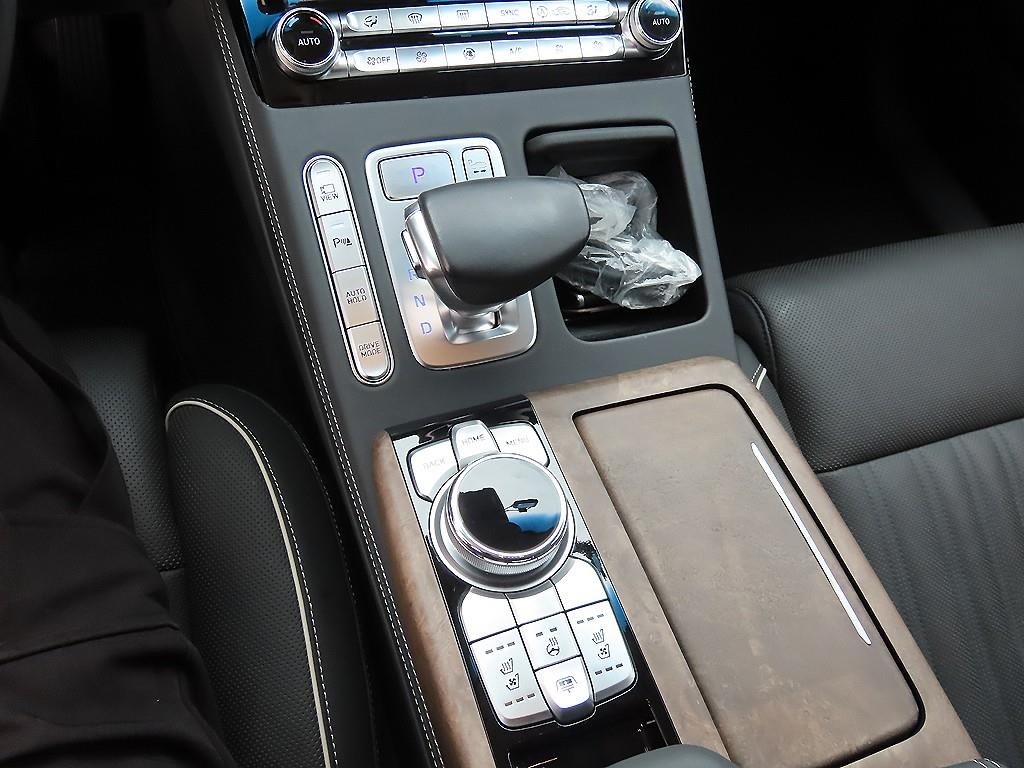 Genesis G90 - Vista 11