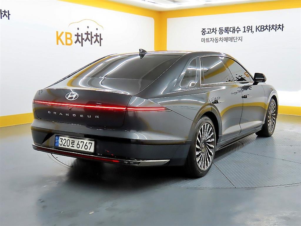 HYUNDAI Grandeur - Vista 4