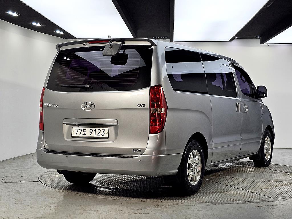HYUNDAI Starex - Vista 4