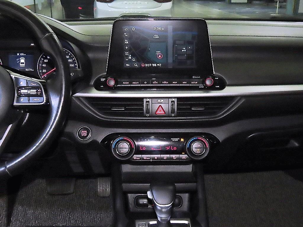 KIA Carnival - Vista 11