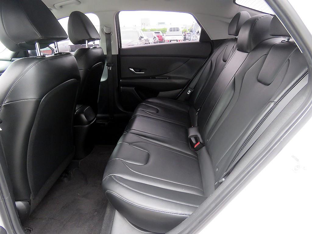 HYUNDAI Avante - Vista 6