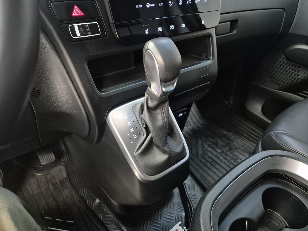 HYUNDAI Staria - Vista 12