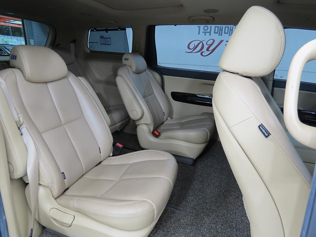 KIA Carnival - Vista 7