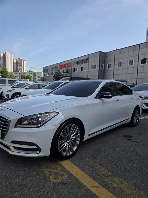 HYUNDAI Genesis - Vista 2