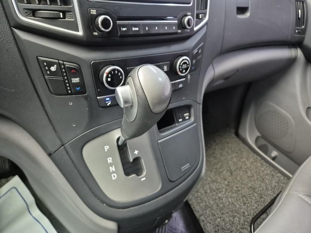 HYUNDAI Starex - Vista 8
